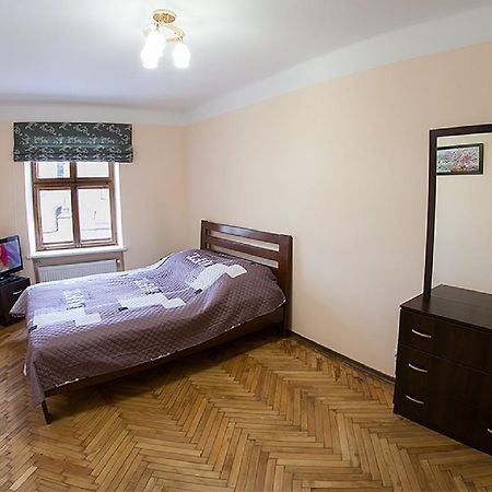 Квартира В Центрі На Вулиці Вірменській 12 Є Дві Спальні Двуспальні Ліжка Lviv Bagian luar foto